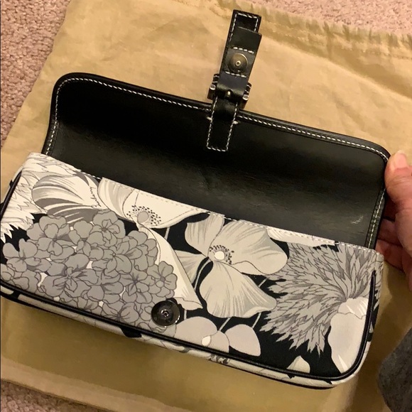 Burberry Clutch - Authentic - Picture 4 of 8